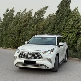 Toyota Highlander 2021