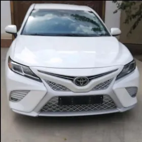 Toyota Camry 2018