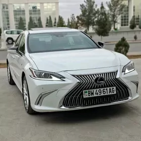 Lexus ES 2020