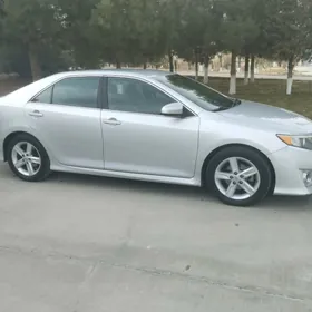Toyota Camry 2013