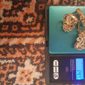 gyzyl gulakhalka komplekt