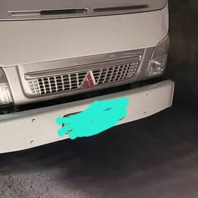 Mitsubishi Canter 2010