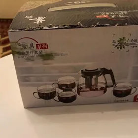 Чайник с чашками