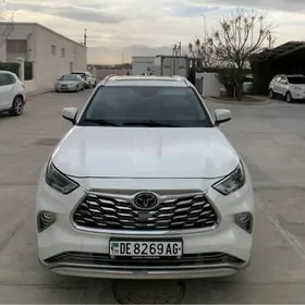 Toyota Highlander 2021