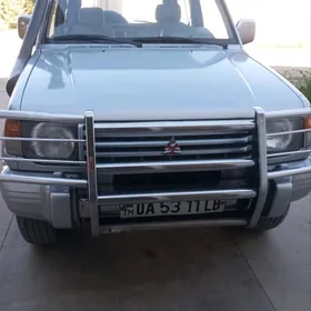 Mitsubishi Pajero 1993