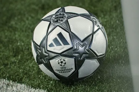 Adidas Çempionlar ligasynyň geljekki pleý-off oýunlarynyň resmi topuny görkezdi