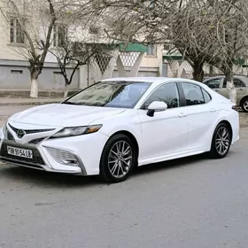 Toyota Camry 2021