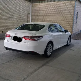 Toyota Camry 2021
