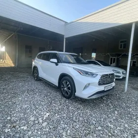 Toyota Highlander 2021