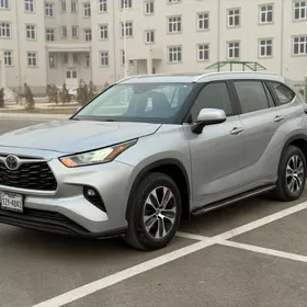 Toyota Highlander 2021