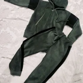 Велюровый костюм на девочку