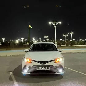 Toyota Camry 2021