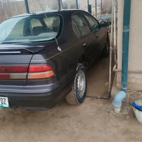 Nissan Maxima 1995