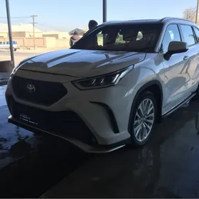 Toyota Highlander 2021