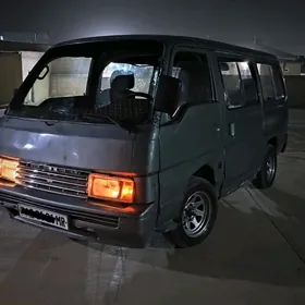 Nissan Urvan 1988