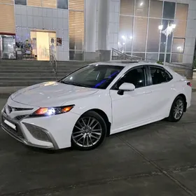 Toyota Camry 2021