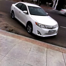 Toyota Camry 2012