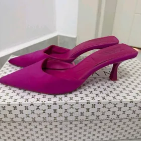 Yzy açyk kabluk. Шлепки