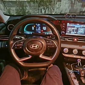 Hyundai Elantra 2024