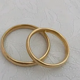 Gyzyl obruçalkalar gowysy