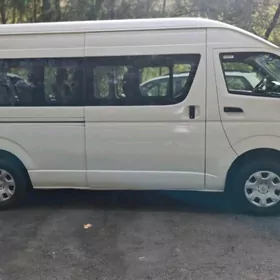 Toyota Hiace 2017