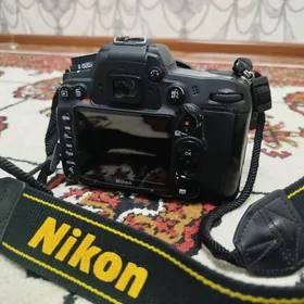 NIKON D 7000