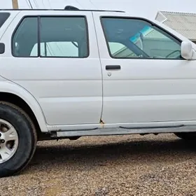Nissan Pathfinder 1999