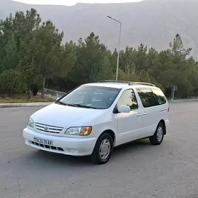 Toyota Sienna 2002