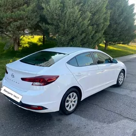 Hyundai Elantra 2019
