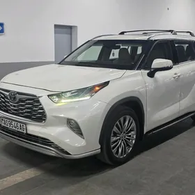 Toyota Highlander 2021