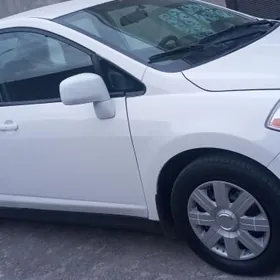 Nissan Versa 2010