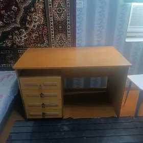 письменный стол