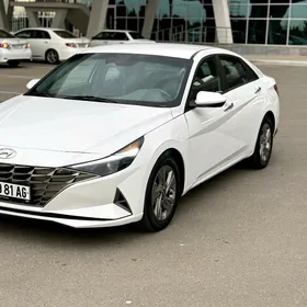 Hyundai Elantra 2022