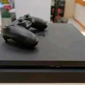 Play Station 4 slim