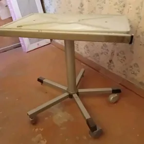 железный столик