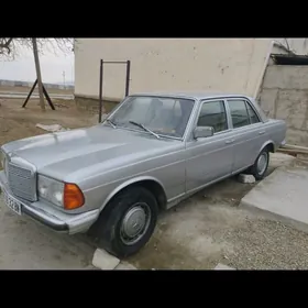 Mercedes-Benz 230E 1982