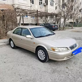 Toyota Camry 2001