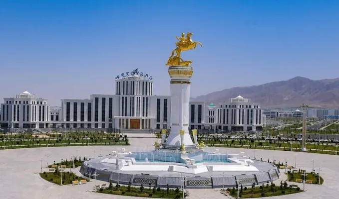 Gurbanguly Berdimuhamedow Arkadag şäheriniň ikinji tapgyryndaky işler bilen tanyşdy