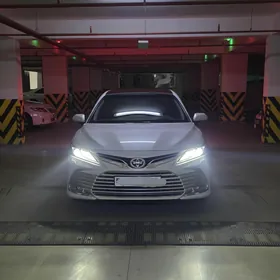 Toyota Camry 2024