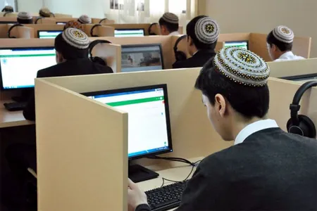 Школу в городе Аркадаг преобразуют в специализированную для изучения иностранных языков