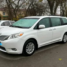 Toyota Sienna 2011