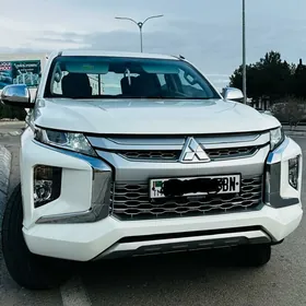 Mitsubishi L200 2022