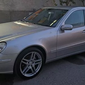Mercedes-Benz E320 2003