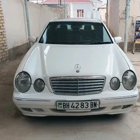 Mercedes-Benz W212 2002