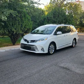Toyota Sienna 2018