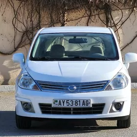 Nissan Tiida 2010