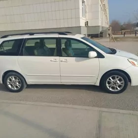 Toyota Sienna 2004