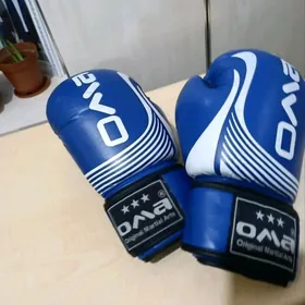 Боксерские перчатки