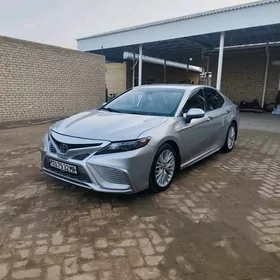 Toyota Camry 2021