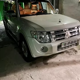 Mitsubishi Pajero 2013